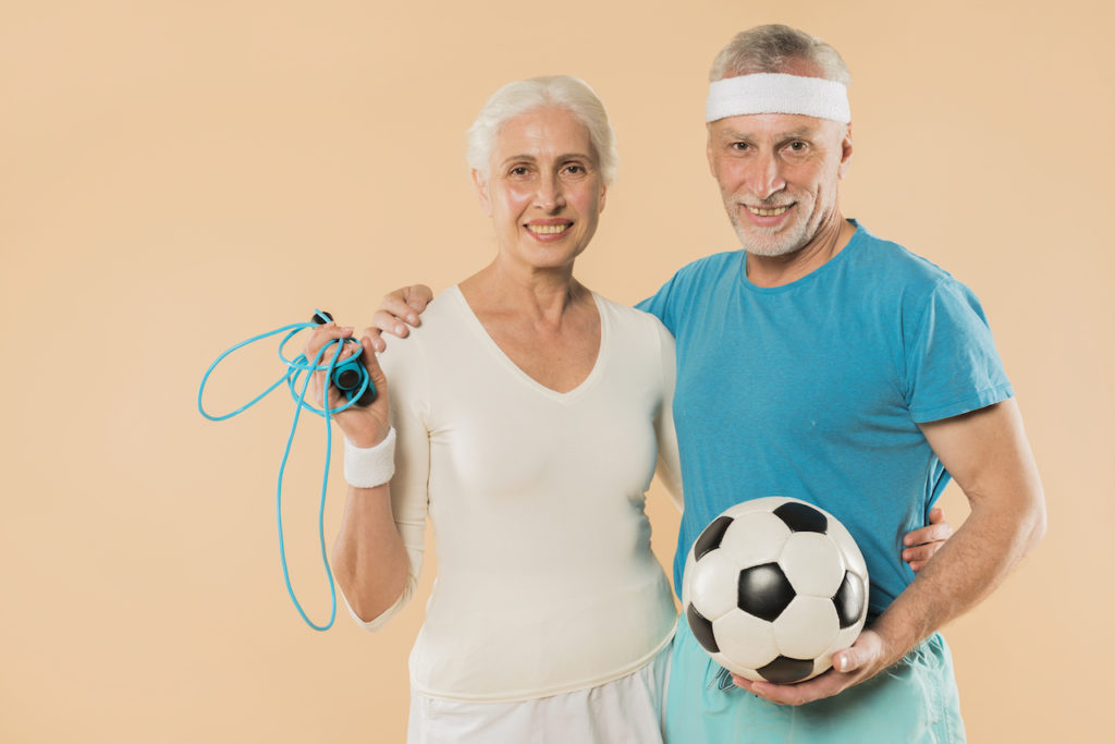 Älteres Paar beim Sport